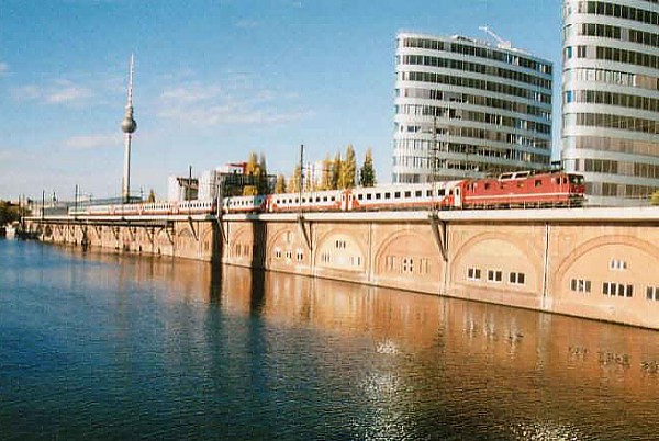 Lokzug mit 180 006-9 Jannowitzbrücke, 02.11.2000, Foto Sven Lehmann