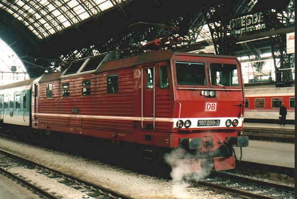 Lokzug mit 180 009-3 Dresden Hbf, 15.04.1998, Foto Norbert Schmitz