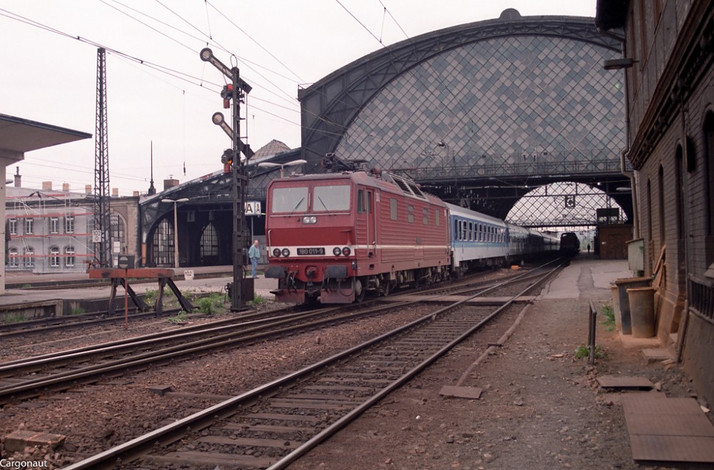 180 011-9 Dresden Neustadt, 01.05.1994, Foto Cargonaut